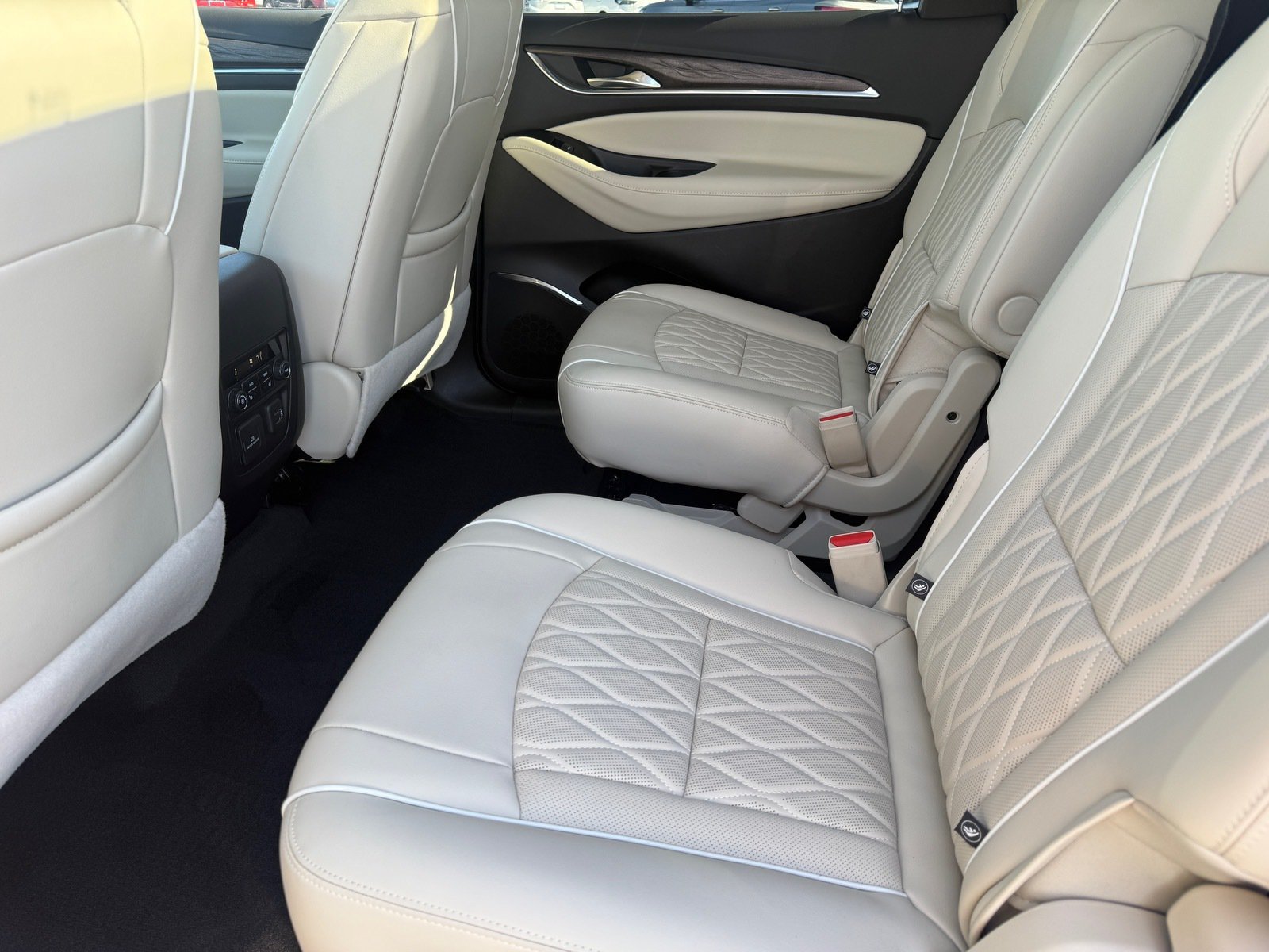 Used 2023 Buick Enclave Avenir w/ Avenir Technology Package AWD/4WD image 23