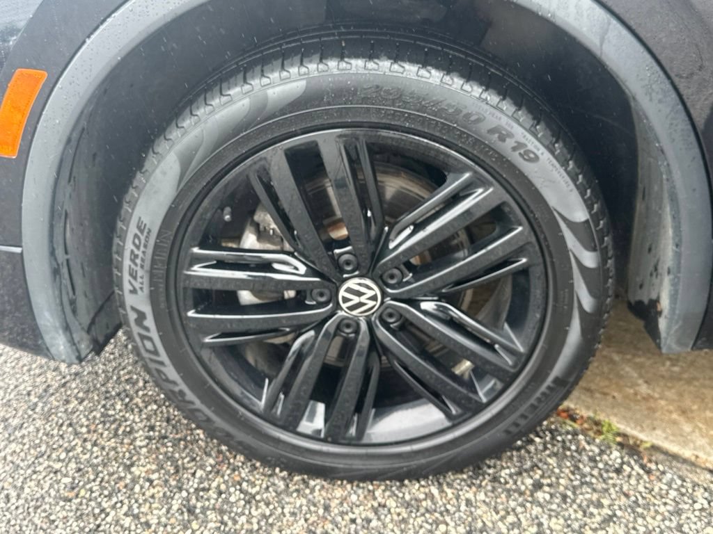 Used 2022 Volkswagen Tiguan SE R-Line AWD/4WD image 34
