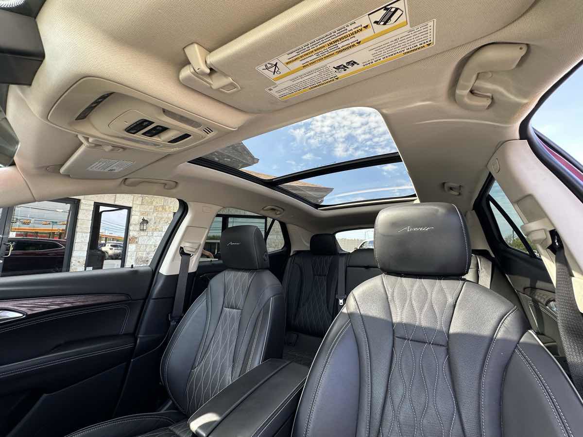 Used 2021 Buick Envision Avenir w/ Technology Package II image 13