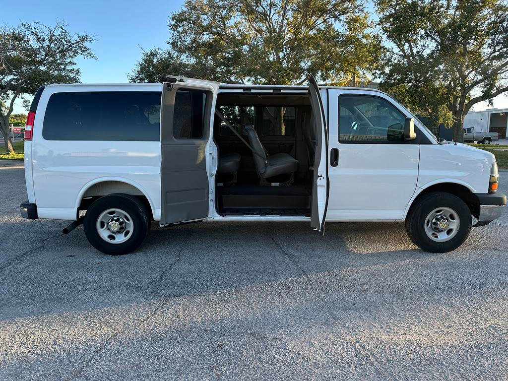 Used 2025 Chevrolet Express 3500 LT w/ LT Preferred Equipment Group image 27
