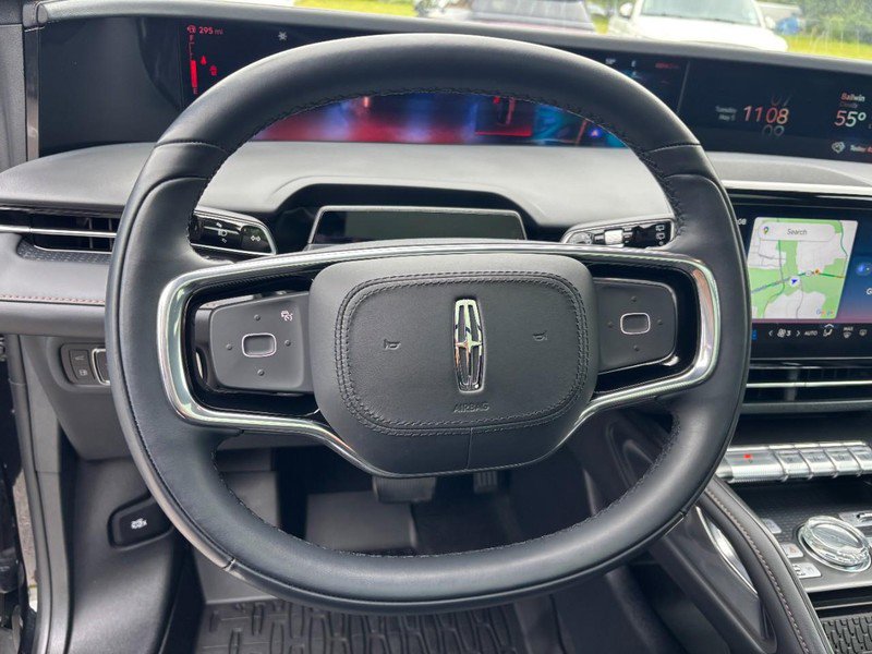 Used 2025 Lincoln Nautilus Reserve AWD/4WD image 17