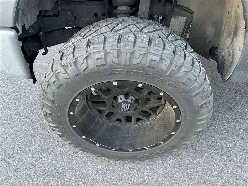 Used 2017 Nissan Titan SV AWD/4WD image 13