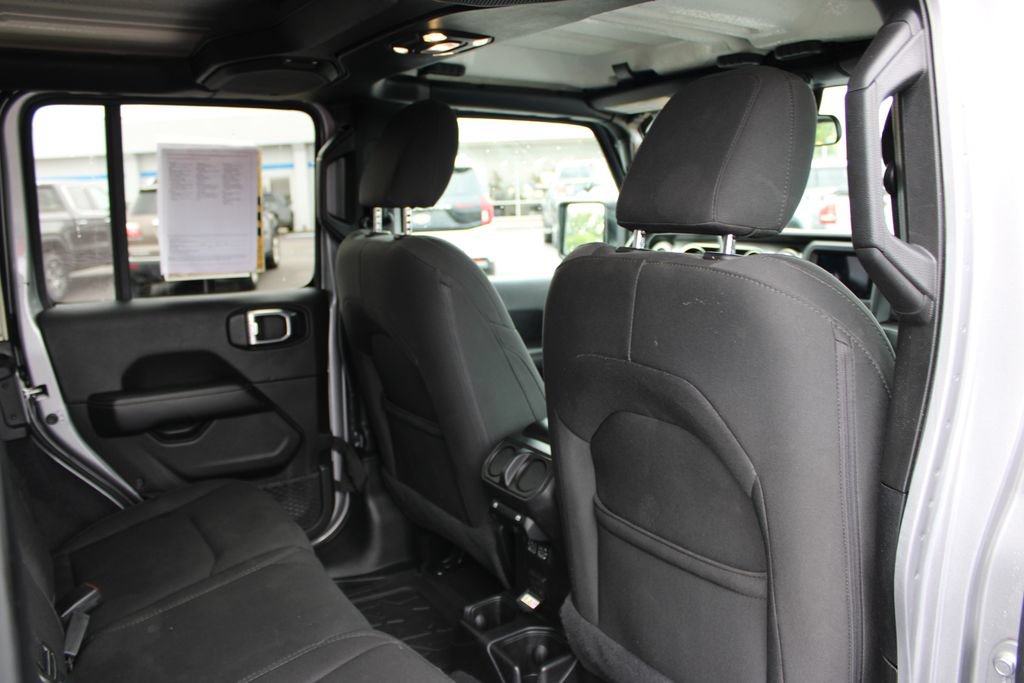 Used 2020 Jeep Wrangler Unlimited Sahara AWD/4WD image 30