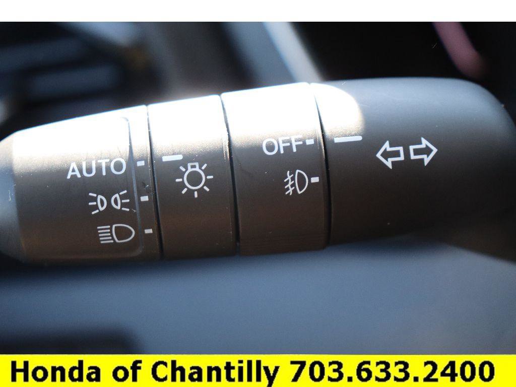 Used 2025 Honda Pilot Touring image 10