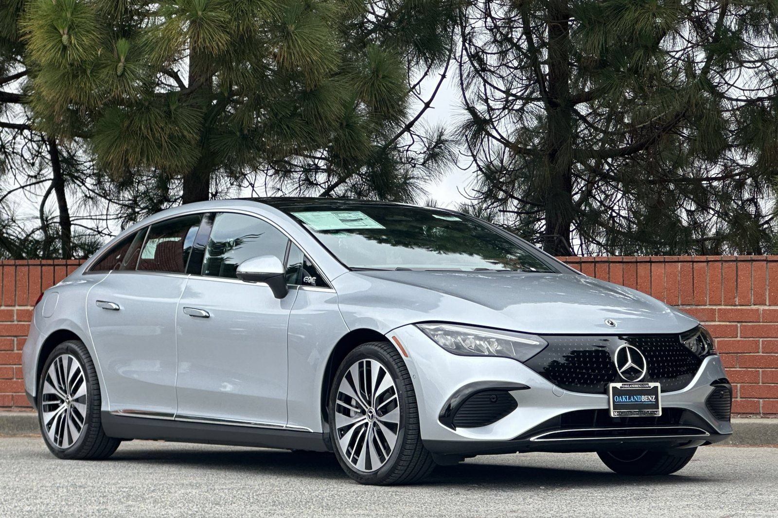 New 2026 Mercedes-Benz EQE 320 4MATIC Sedan image 2