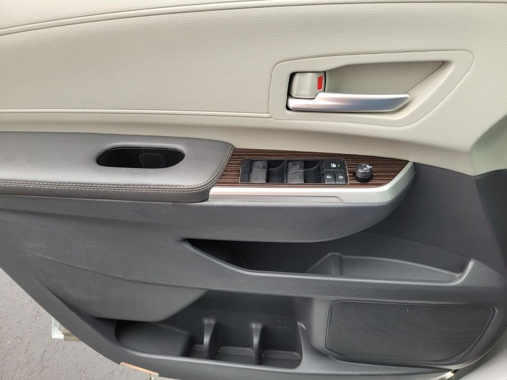 Used 2021 Toyota Sienna XLE FWD image 26