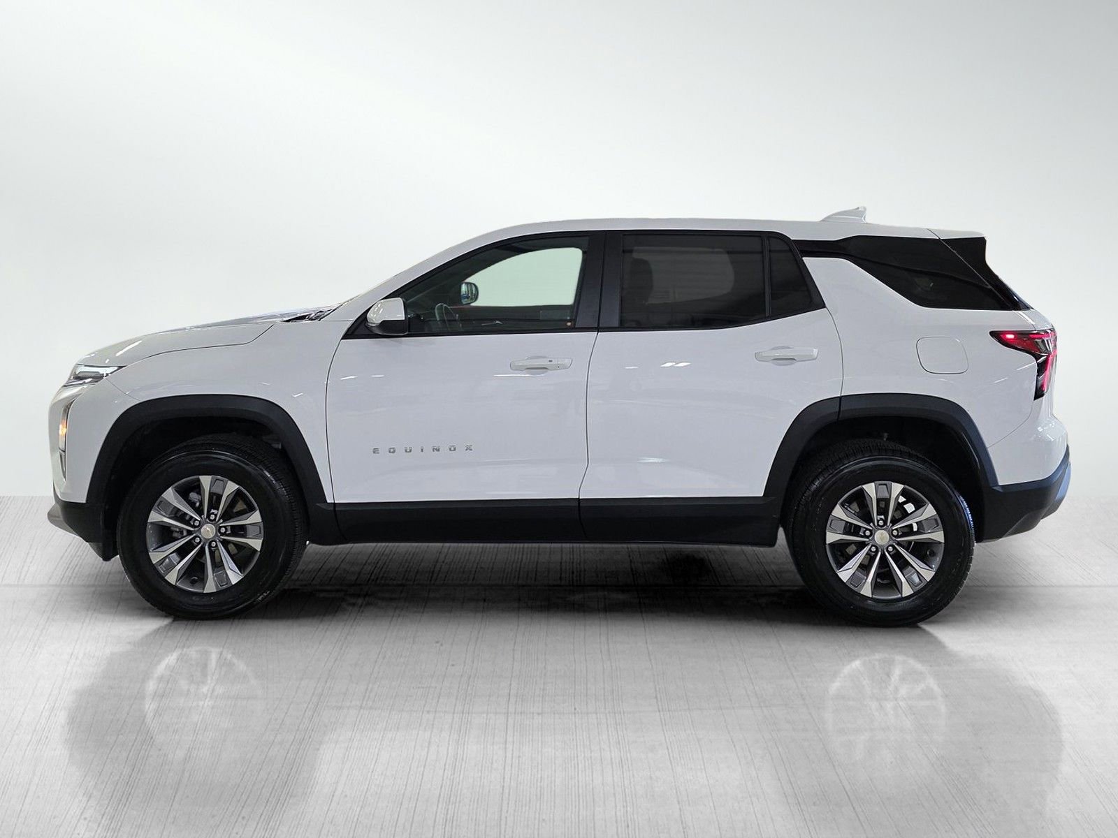 Used 2025 Chevrolet Equinox LT image 4