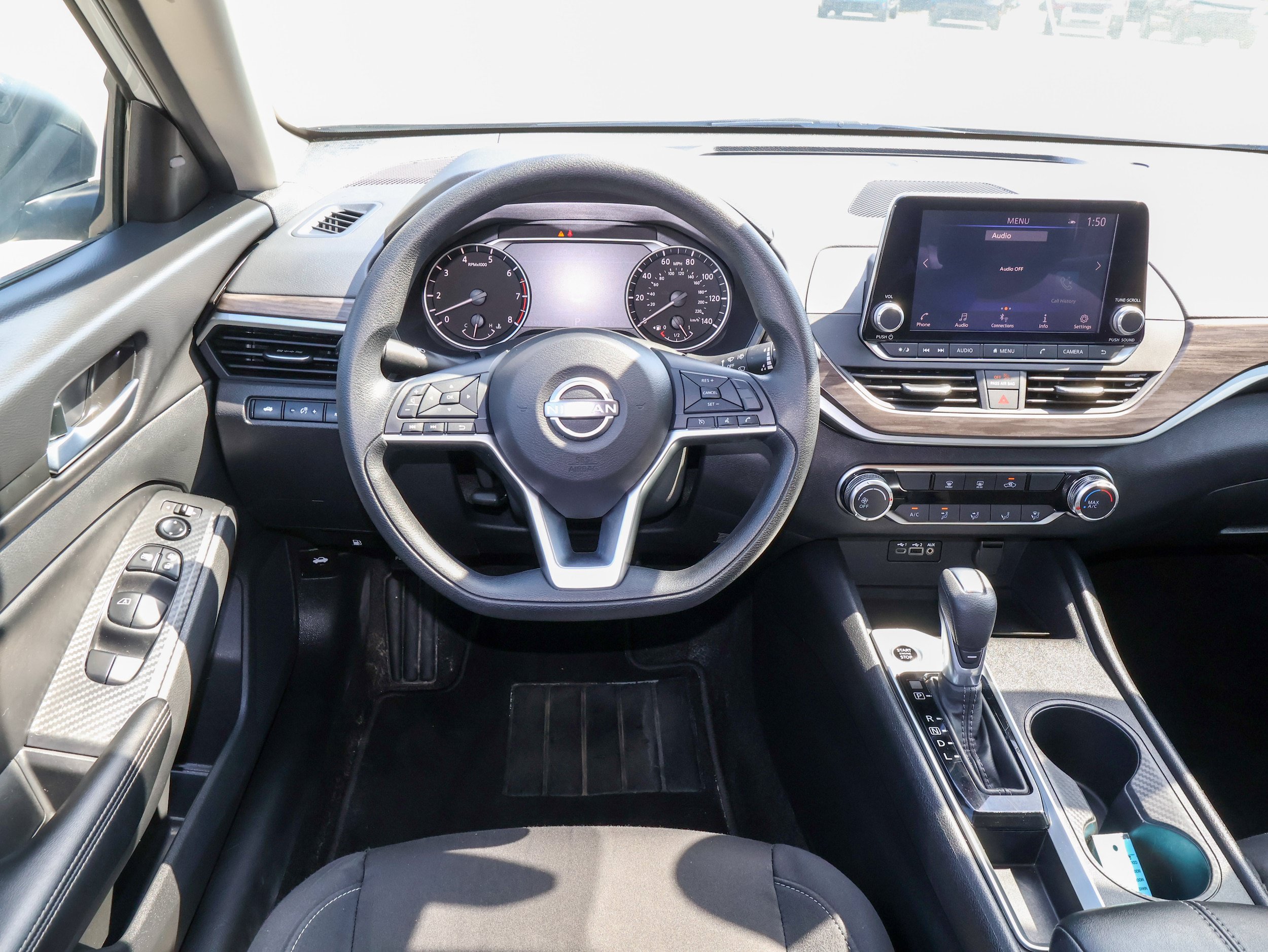 Used 2025 Nissan Altima 2.5 SV FWD image 15