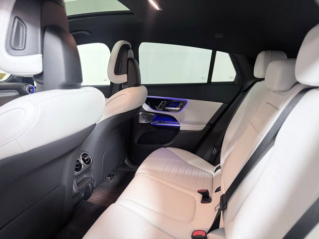 Used 2025 Mercedes-Benz GLC 300 4MATIC image 19