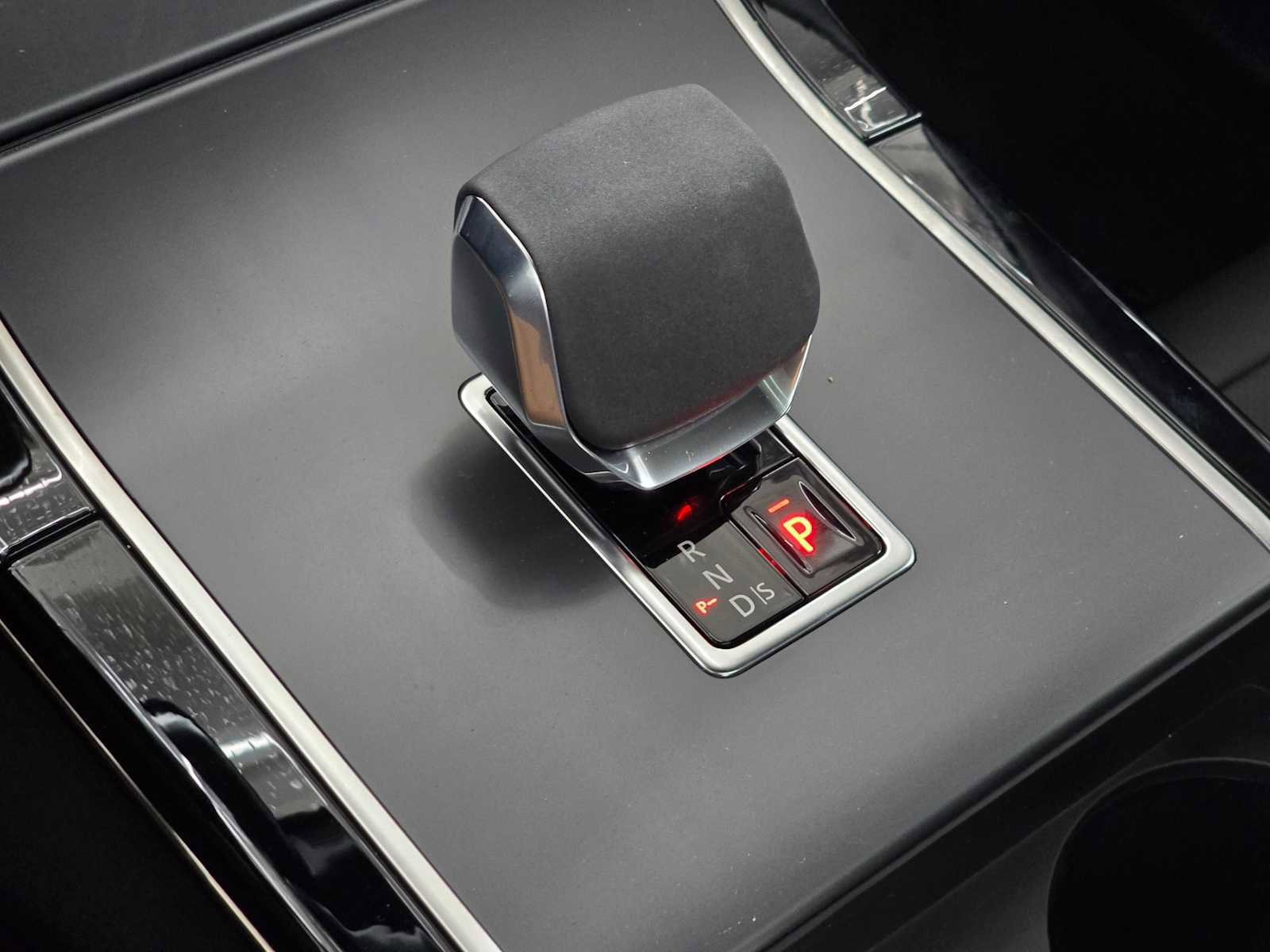 Used 2024 Land Rover Range Rover Velar Dynamic SE image 28