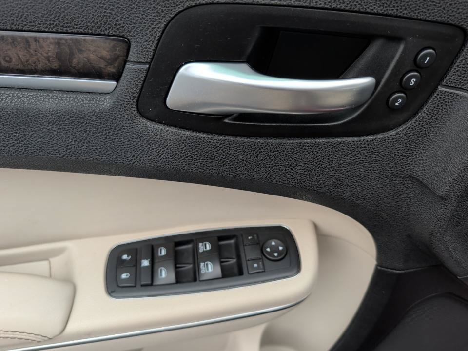 Used 2017 Chrysler 300 C RWD image 36