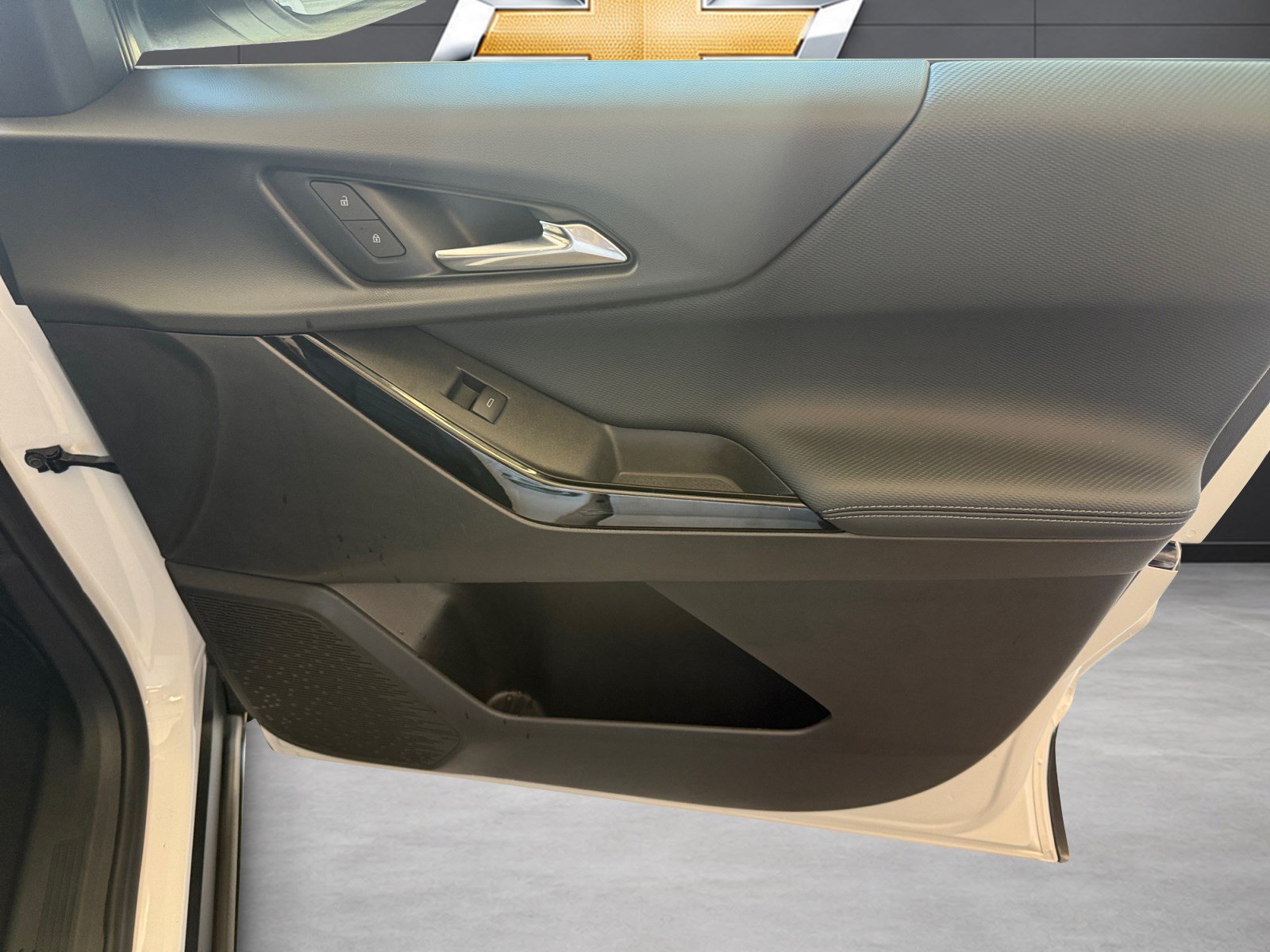 New 2027 Chevrolet Equinox LT w/ Convenience Package II FWD image 14