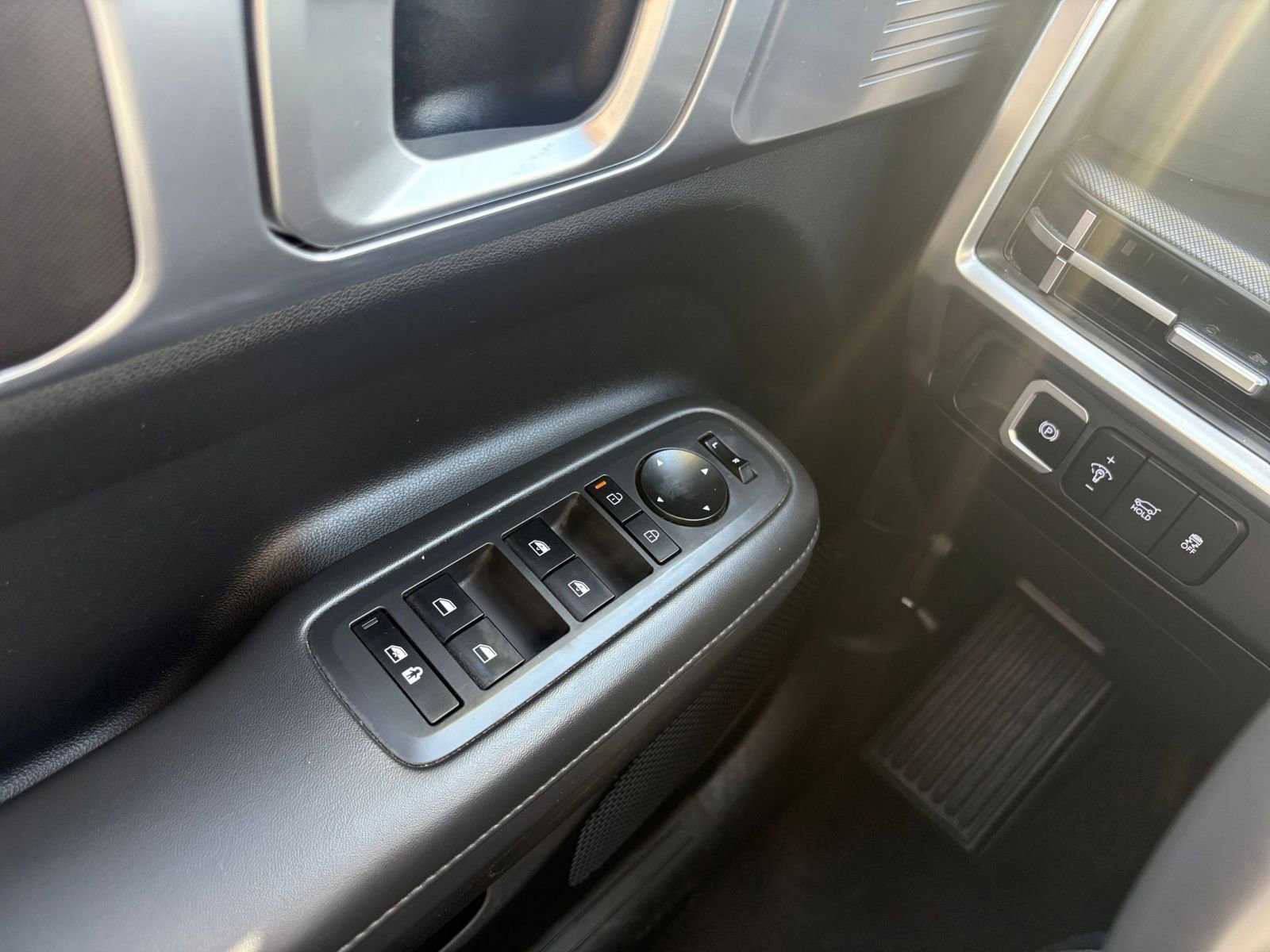 Used 2025 Hyundai Santa Fe SEL image 18