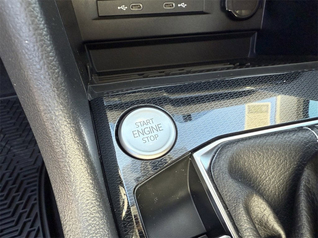 New 2026 Volkswagen Taos SE image 21