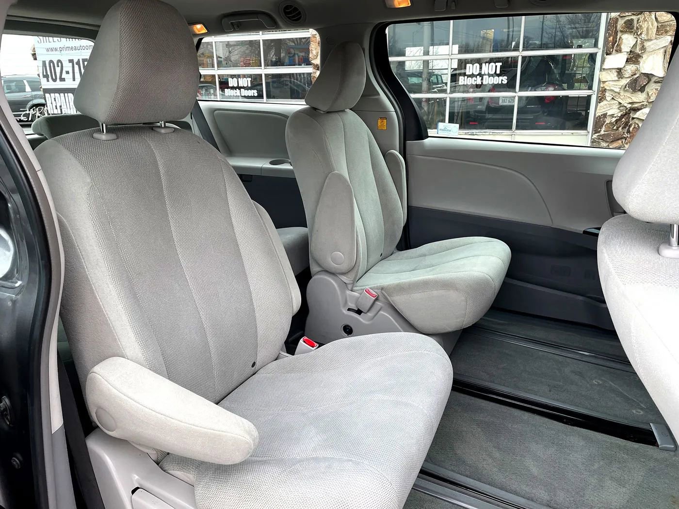 Used 2012 Toyota Sienna w/ Towing Pkg FWD image 13