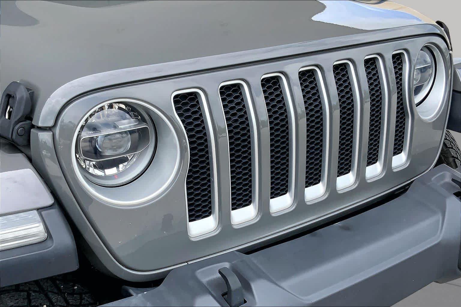 Used 2019 Jeep Wrangler Unlimited Sahara AWD/4WD image 30