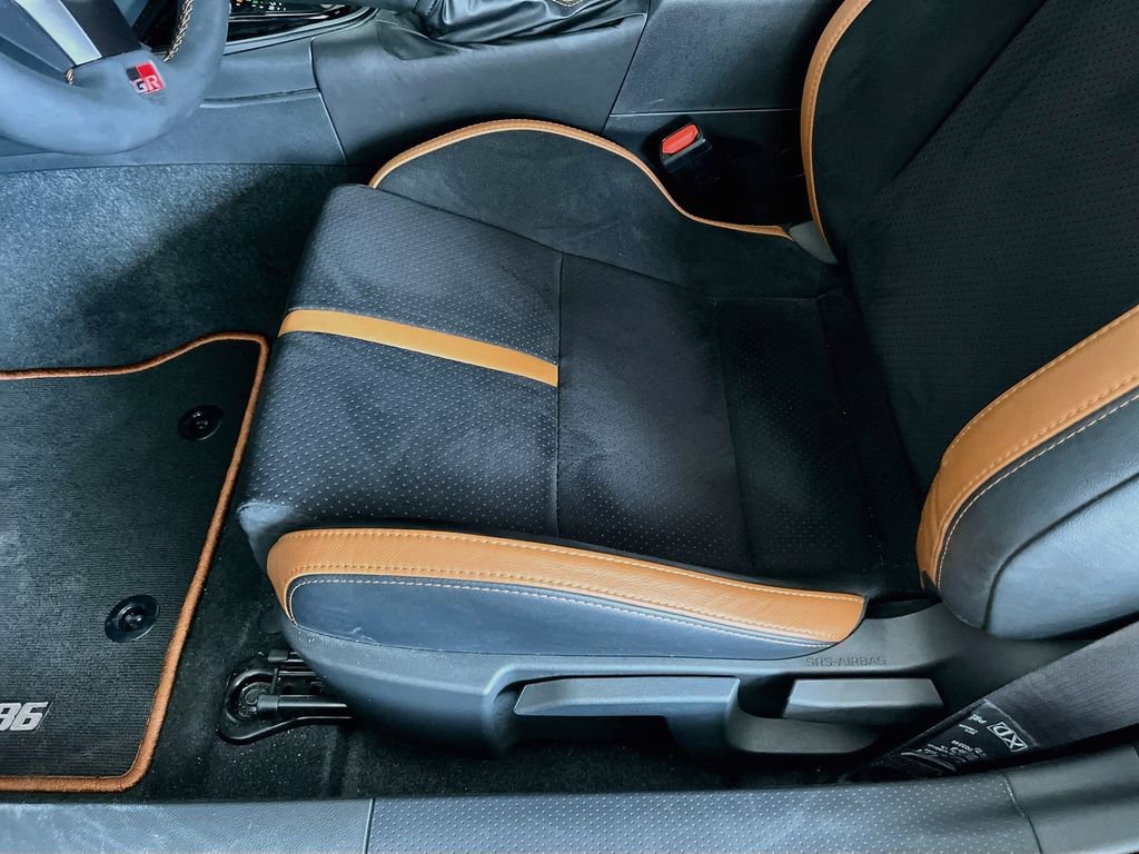 Used 2025 Toyota GR86 Hakone Edition RWD image 19