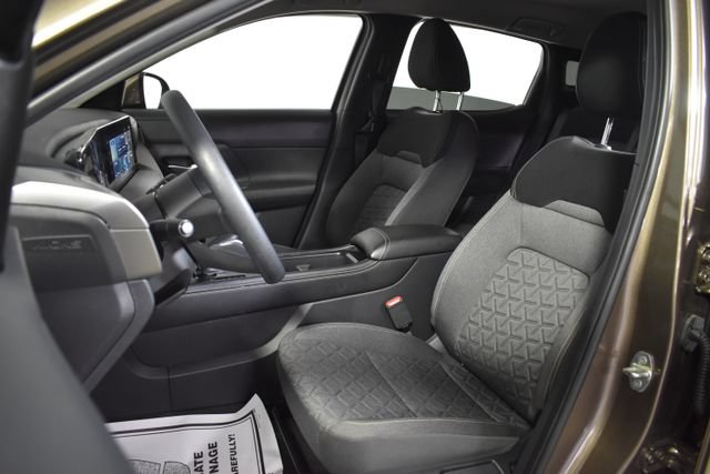Certified 2025 Nissan Kicks SV AWD/4WD image 9
