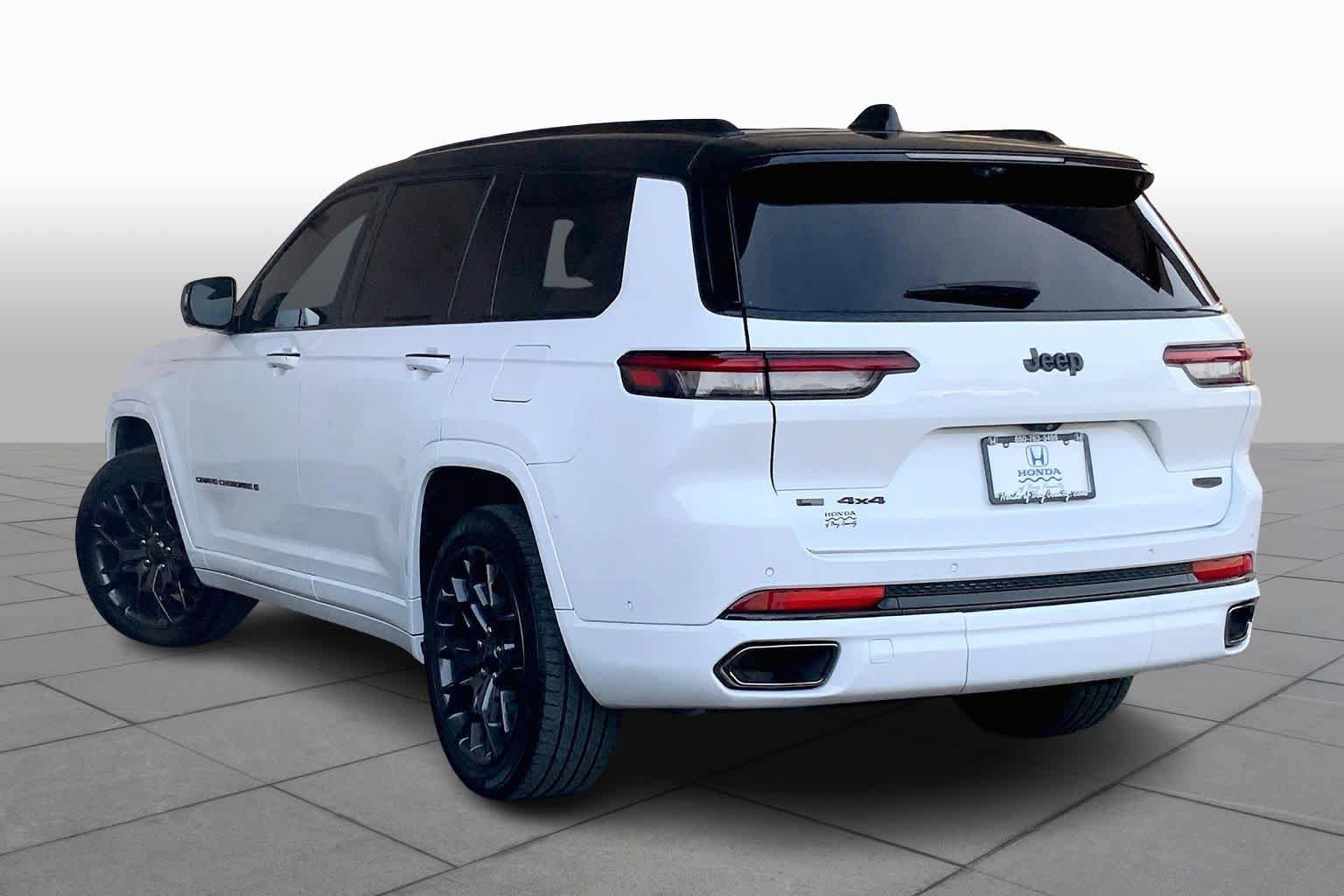Used 2023 Jeep Grand Cherokee L Summit AWD/4WD image 12