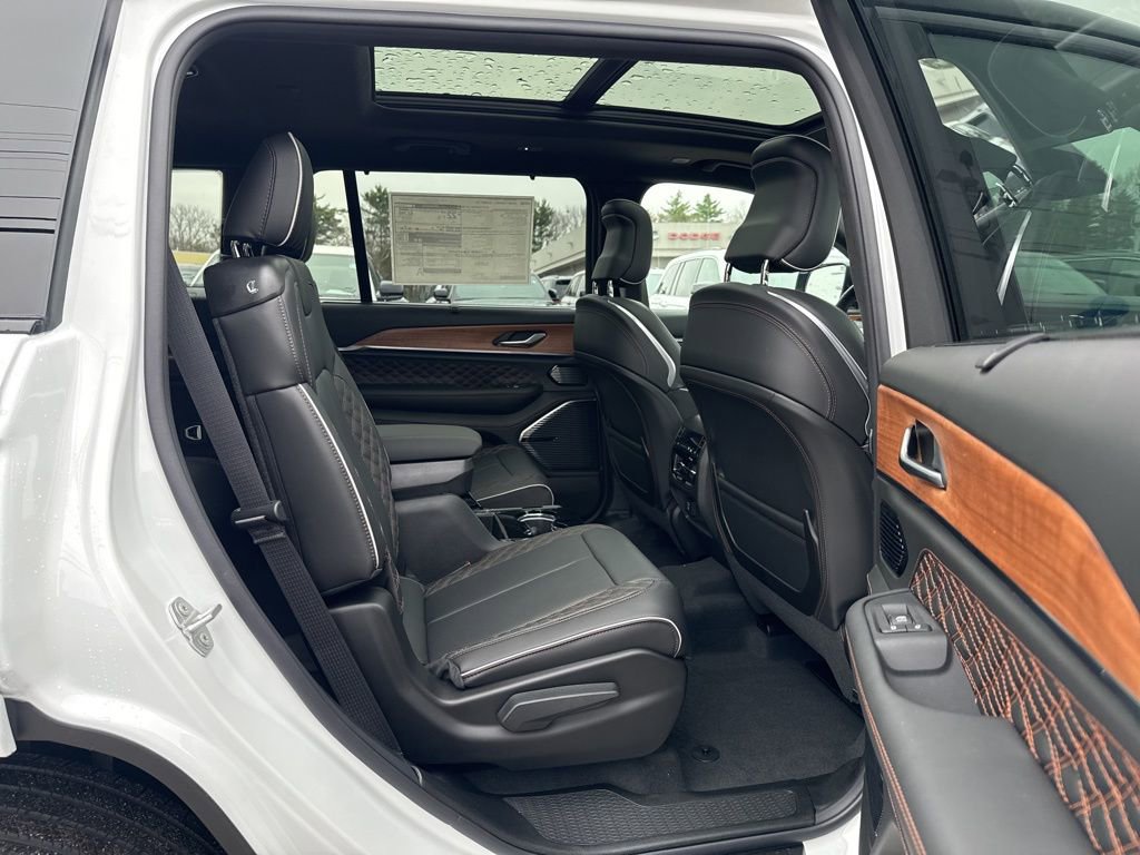 New 2026 Jeep Grand Cherokee L Summit AWD/4WD image 32