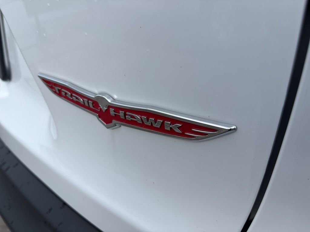 Used 2022 Jeep Cherokee Trailhawk w/ Comfort/Convenience Group AWD/4WD image 15