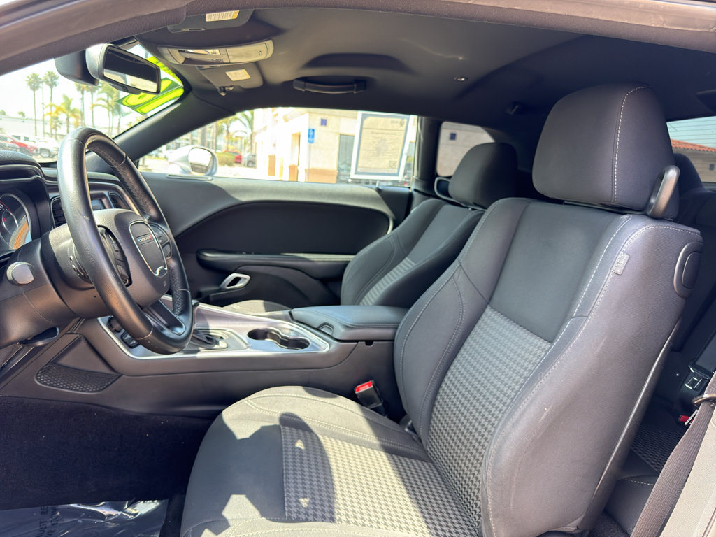 Used 2016 Dodge Challenger SXT RWD image 8