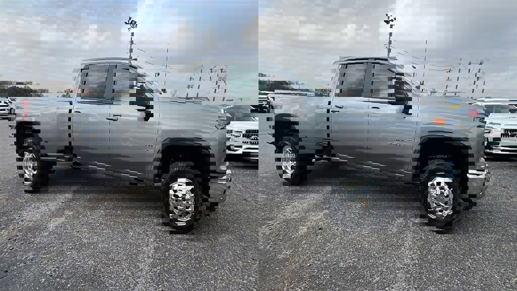 New 2026 Chevrolet Silverado 3500 LT w/ All Star Edition image 4