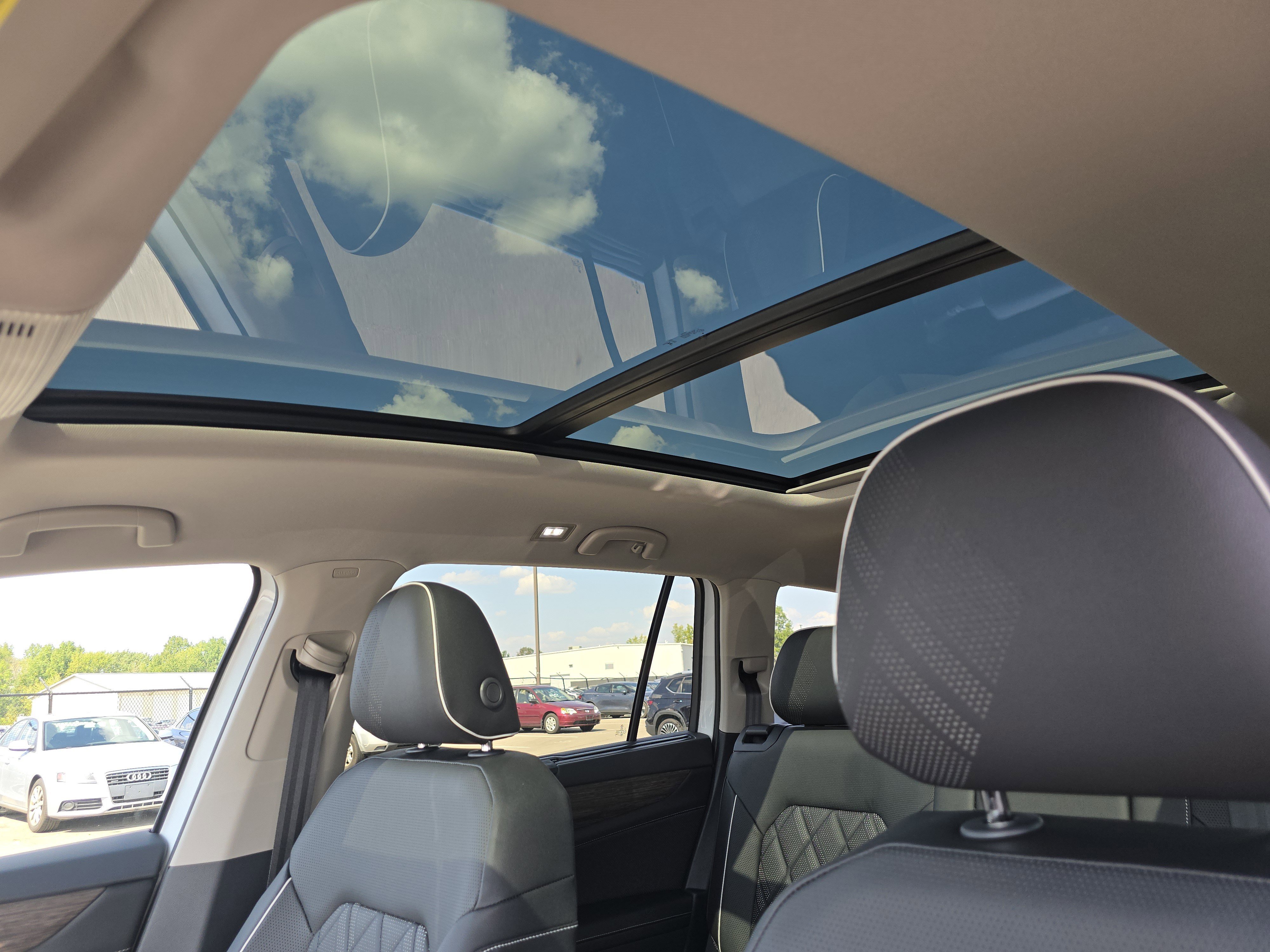 New 2026 Volkswagen Atlas SEL Premium R-Line image 9