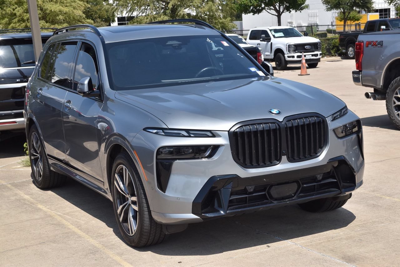 Used 2024 BMW X7 xDrive40i w/ M Sport Package AWD/4WD image 4