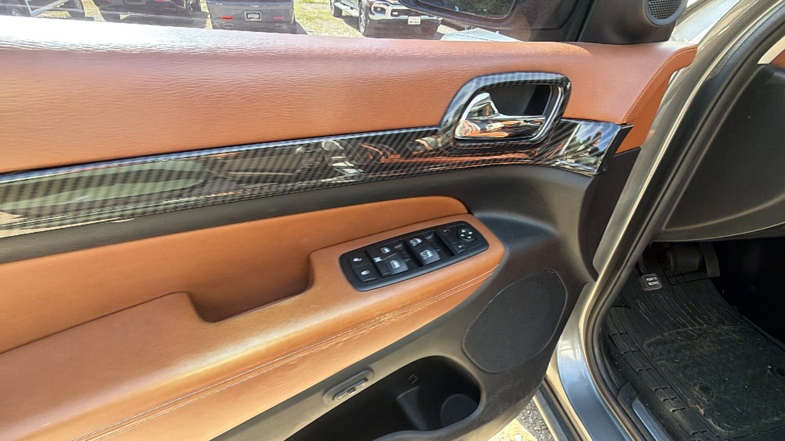 Used 2012 Jeep Grand Cherokee Overland Summit RWD image 15