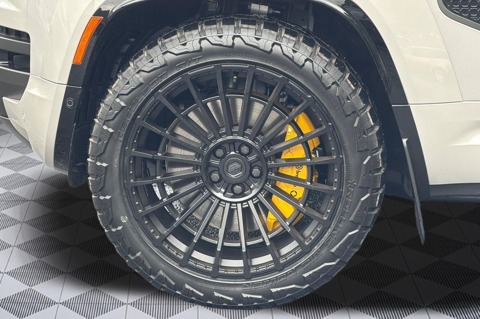 New 2026 Land Rover Defender 110 OCTA AWD/4WD image 13
