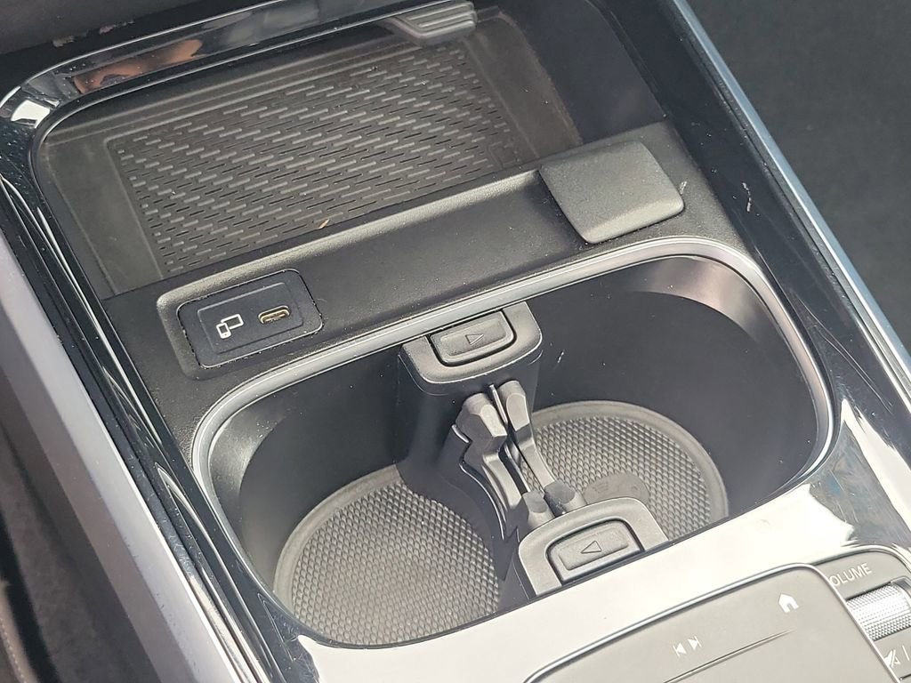 Used 2021 Mercedes-Benz GLB 250 w/ Premium Package image 20