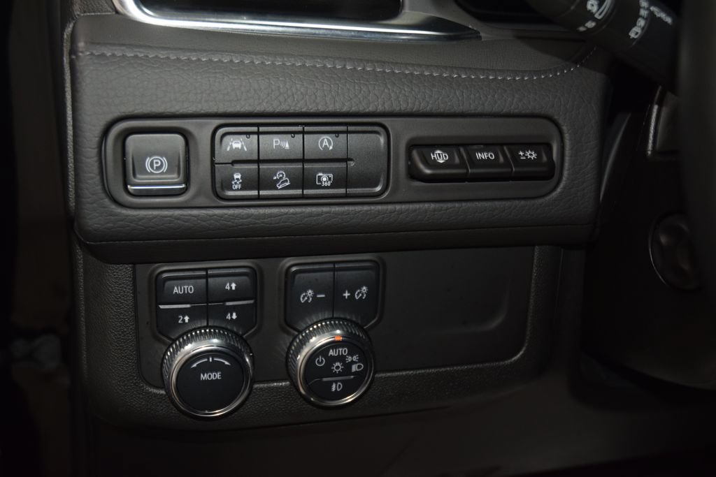 Used 2024 GMC Yukon XL Denali AWD/4WD image 37