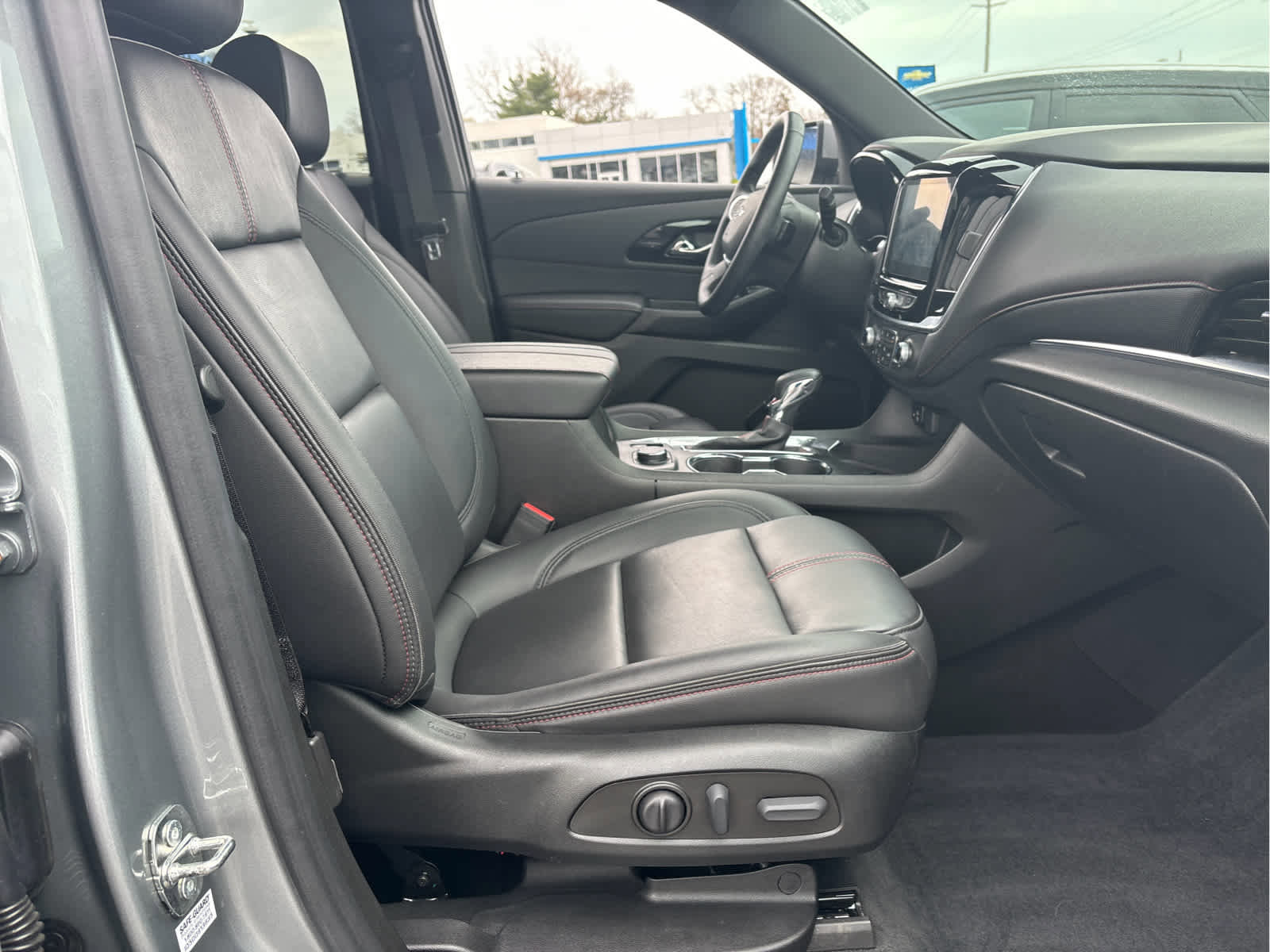 Certified 2023 Chevrolet Traverse RS w/ LPO, Floor Liner Package AWD/4WD image 22