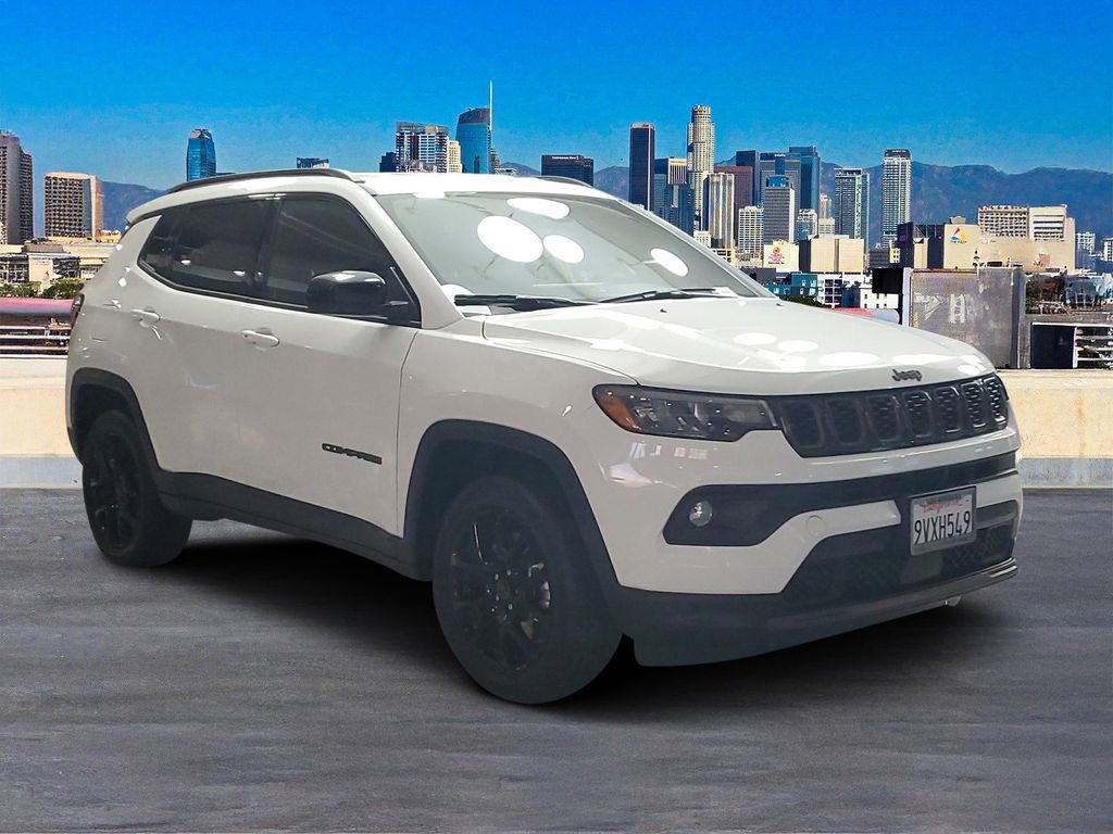 Used 2026 Jeep Compass Latitude image 3