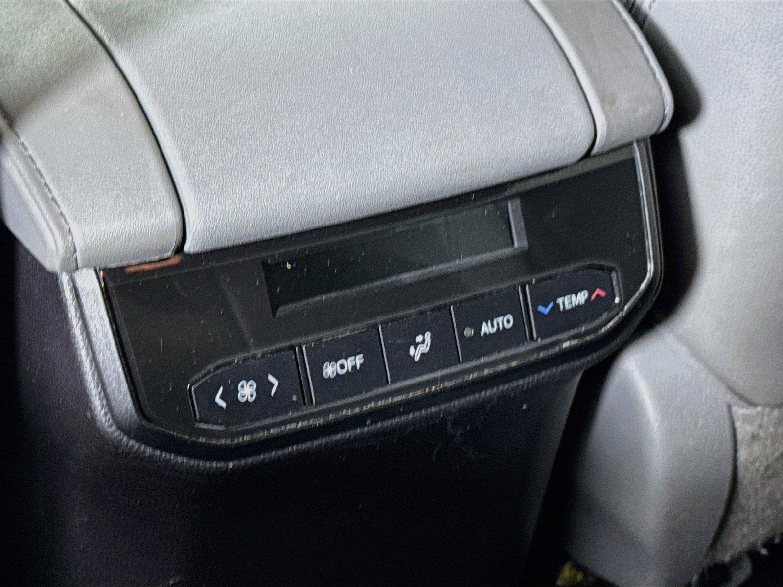 Used 2023 Toyota Highlander XLE FWD image 40