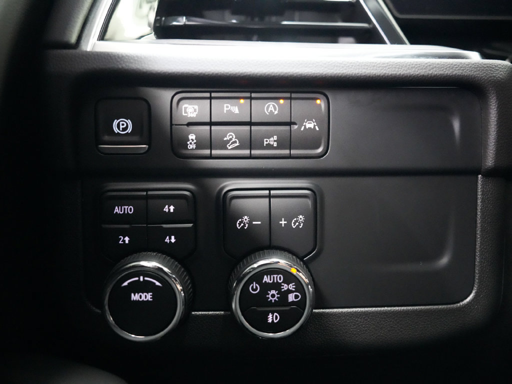 Used 2025 Chevrolet Tahoe Z71 w/ Comfort Package AWD/4WD image 21