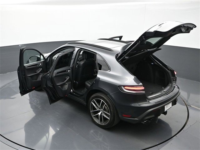 Used 2025 Porsche Macan image 25
