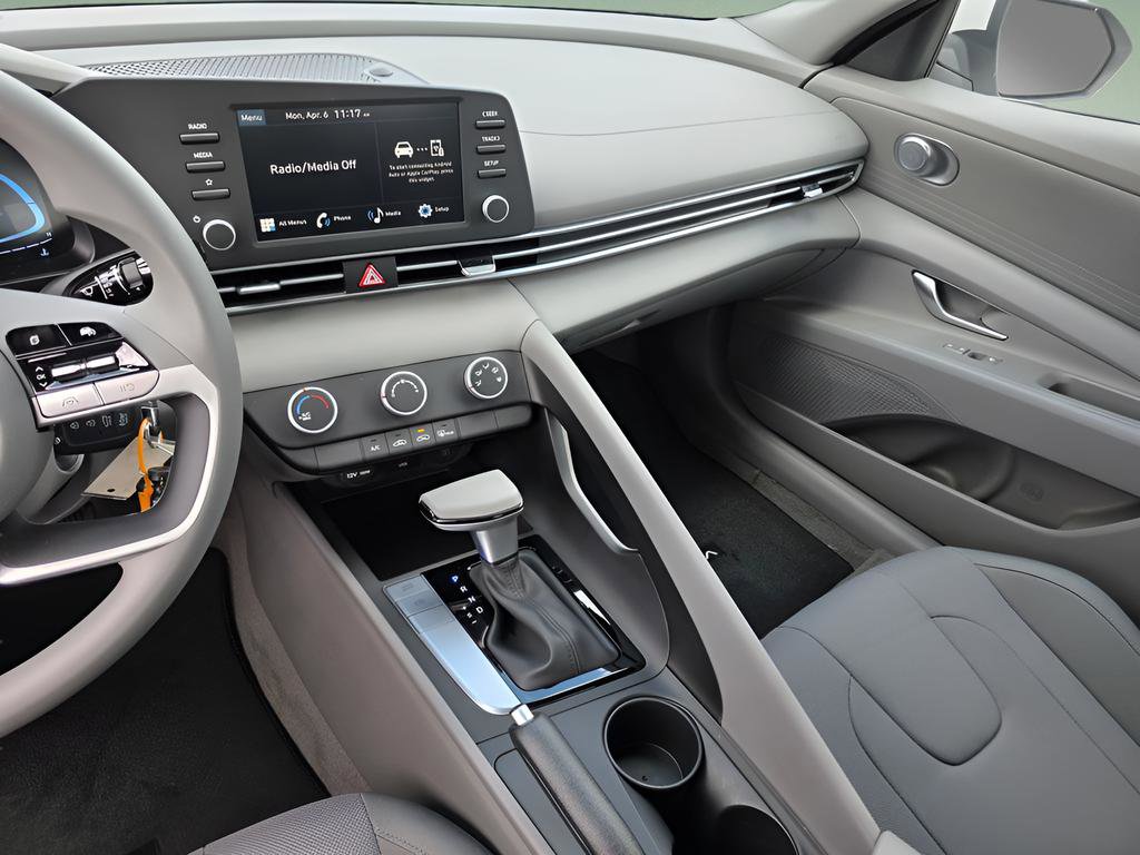 New 2026 Hyundai Elantra SE FWD image 17