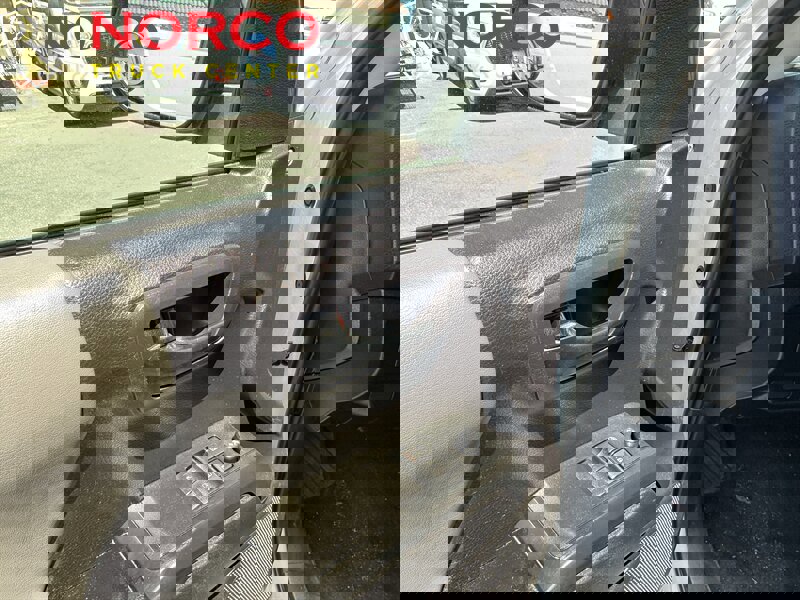 Used 2020 Toyota Tacoma SR image 17