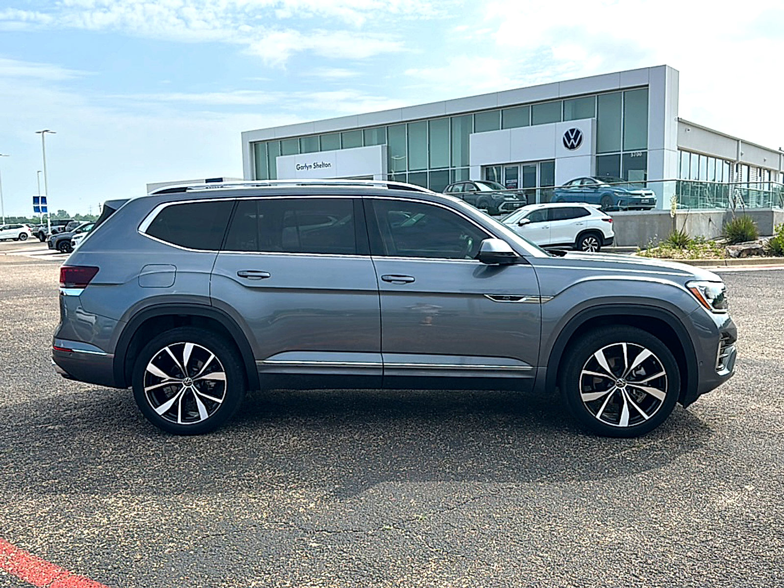 Used 2024 Volkswagen Atlas SEL Premium R-Line AWD/4WD image 9