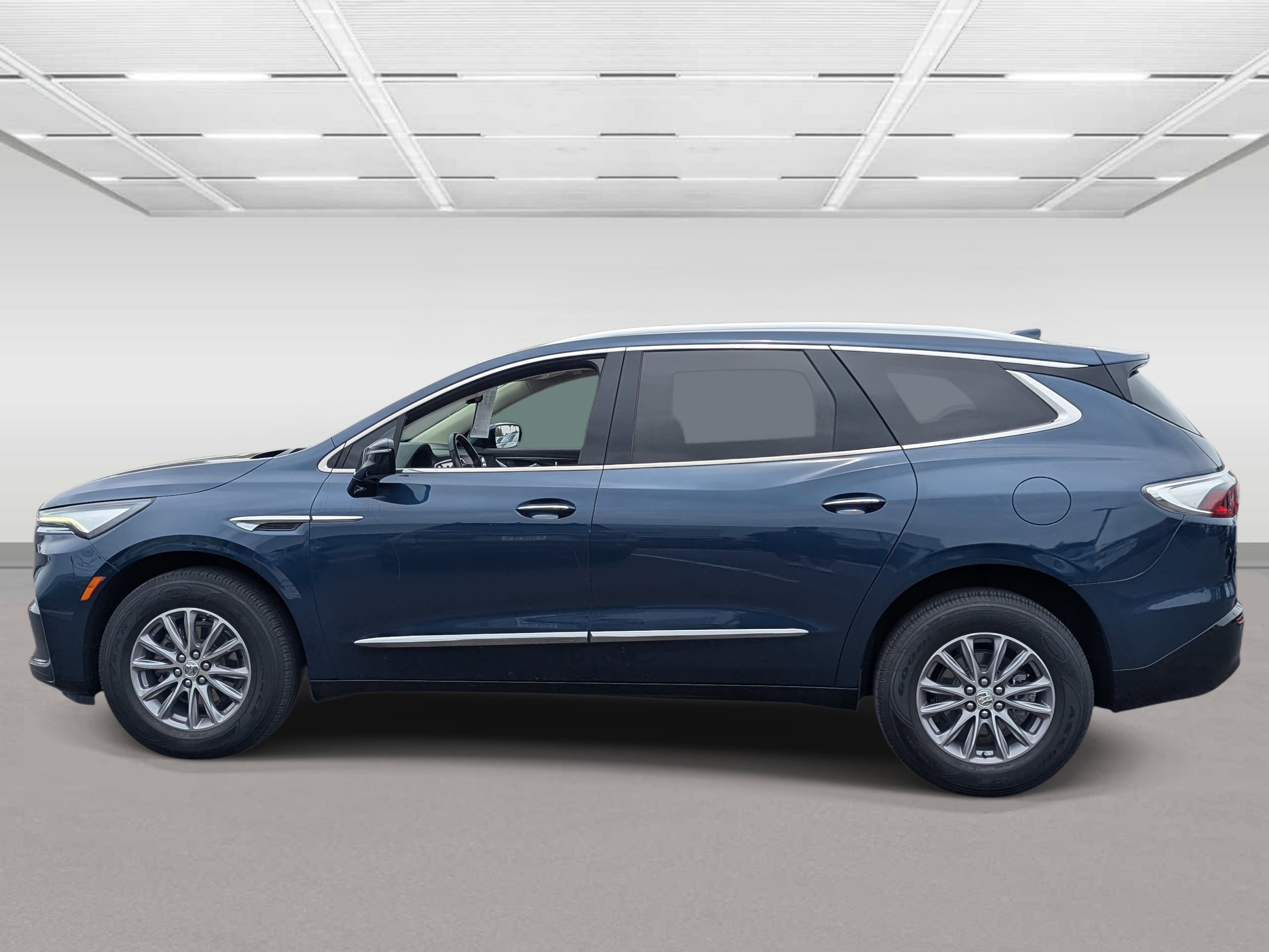 Used 2023 Buick Enclave Essence FWD image 2