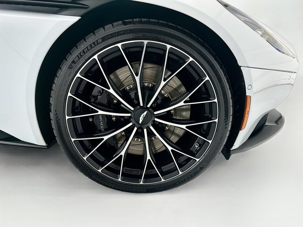 Used 2023 Aston Martin DB11 Coupe RWD image 29