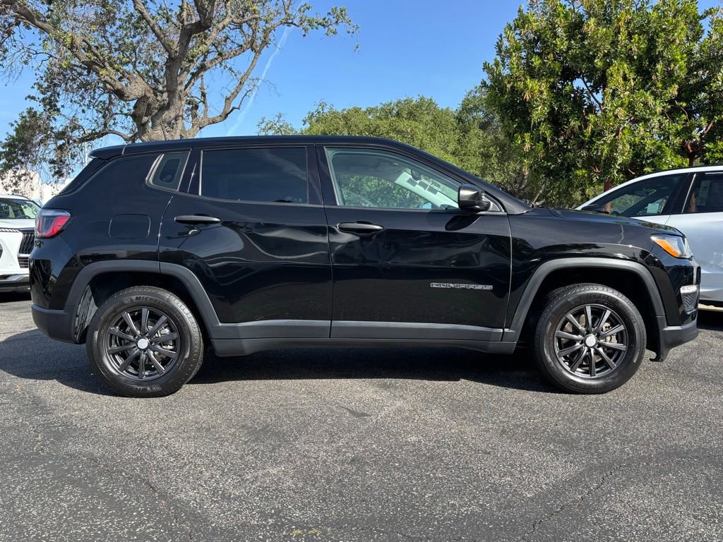 Used 2018 Jeep Compass Sport image 2