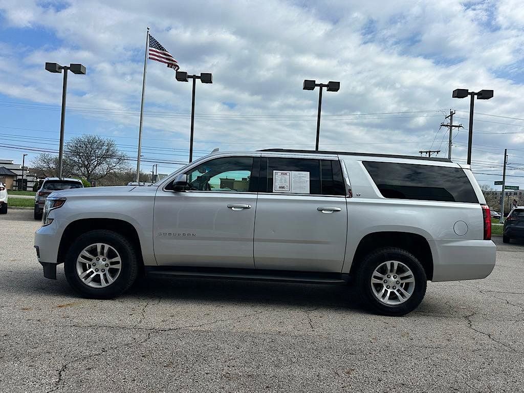 Used 2019 Chevrolet Suburban LT image 2