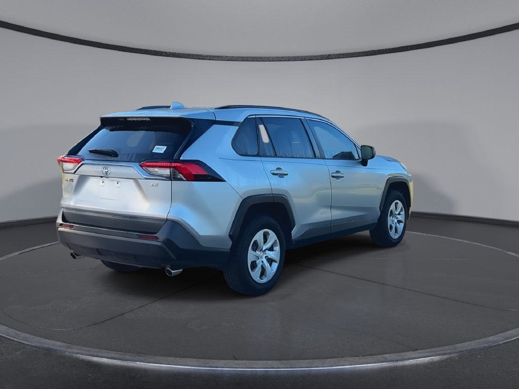 Used 2019 Toyota RAV4 LE FWD image 8
