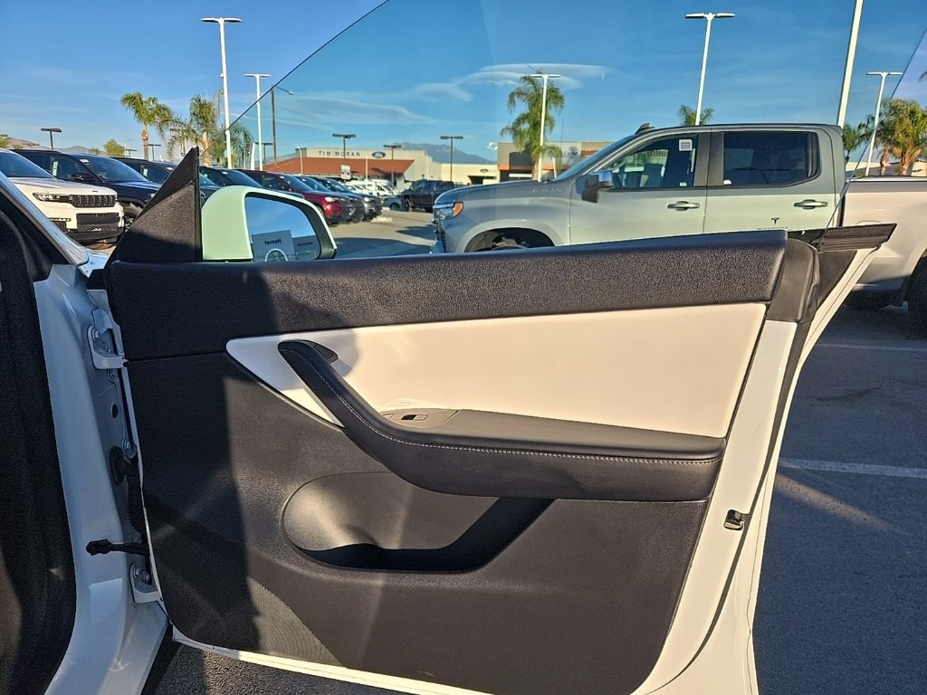 Used 2020 Tesla Model Y Long Range image 28