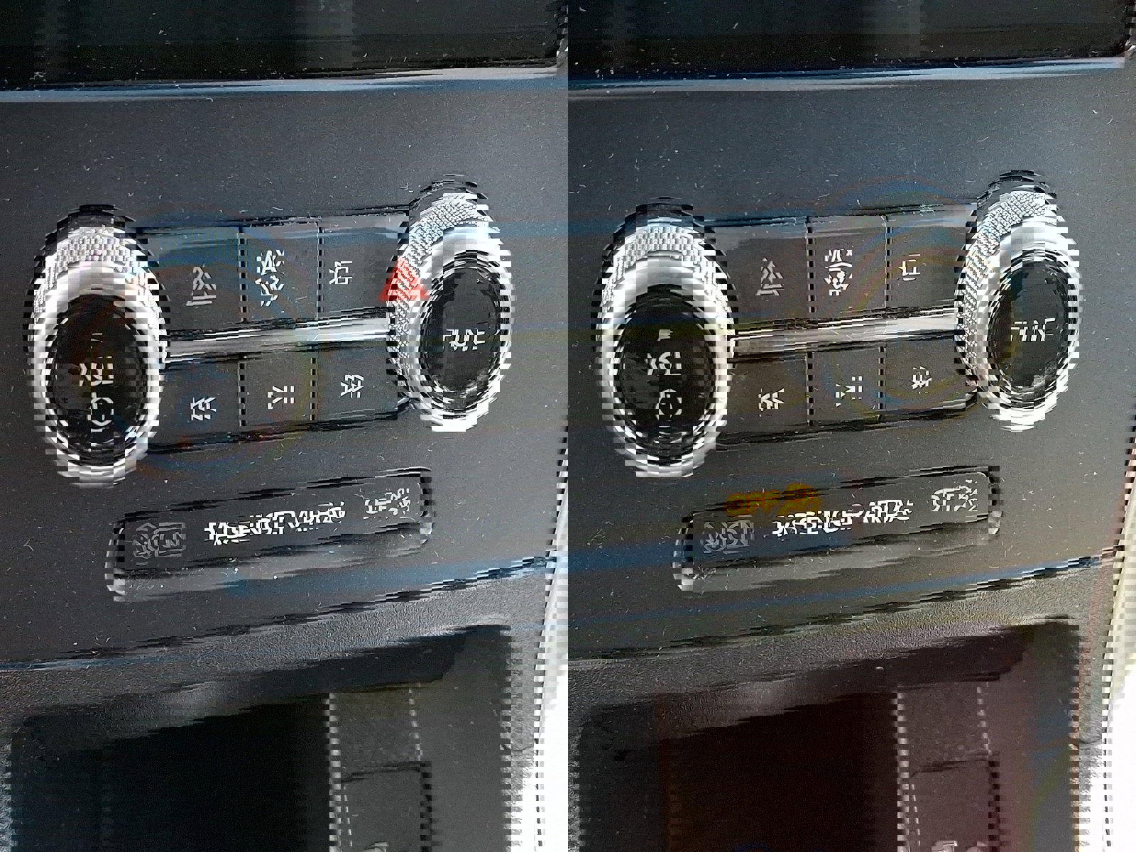 Used 2021 Ford Edge SE image 16