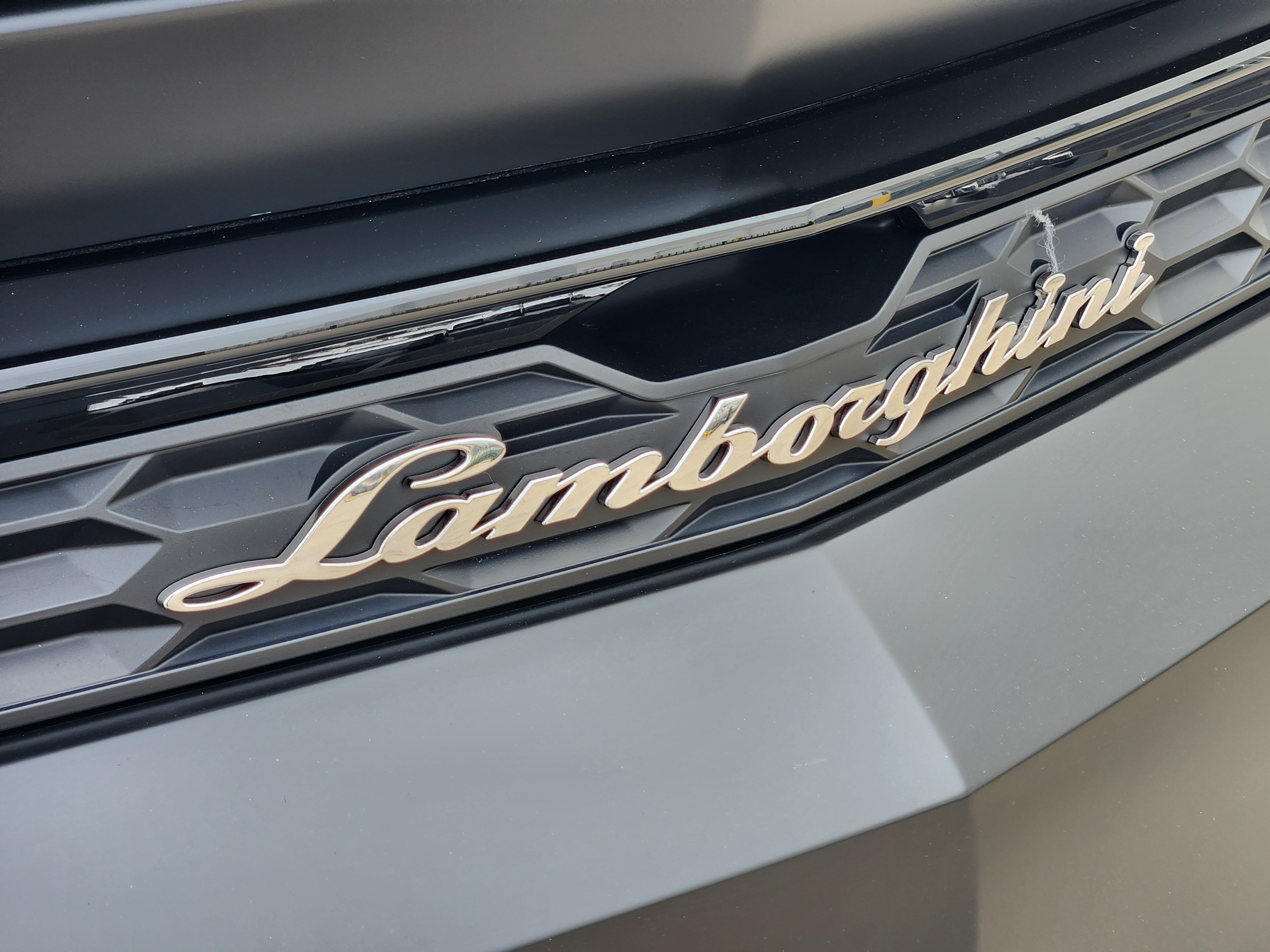 Used 2025 Lamborghini Urus SE image 10