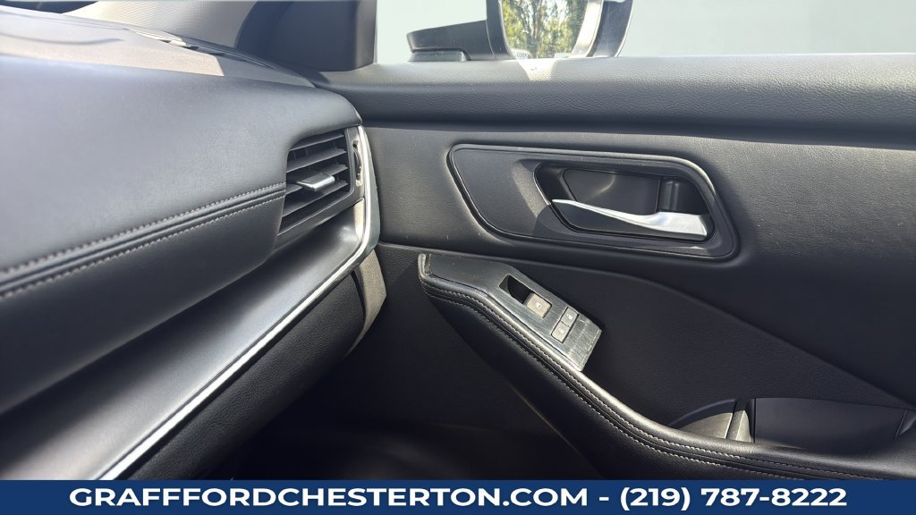 Used 2024 Nissan Rogue SV FWD image 13